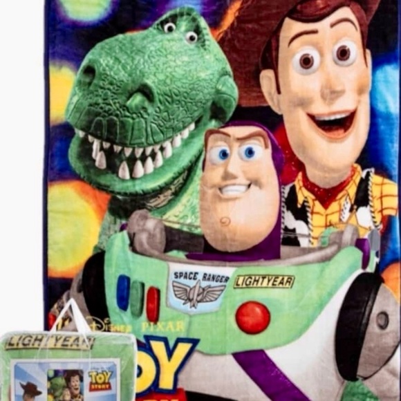 BNIP Disney Characters Children’s Twin Size Blanket - Picture 2 of 8